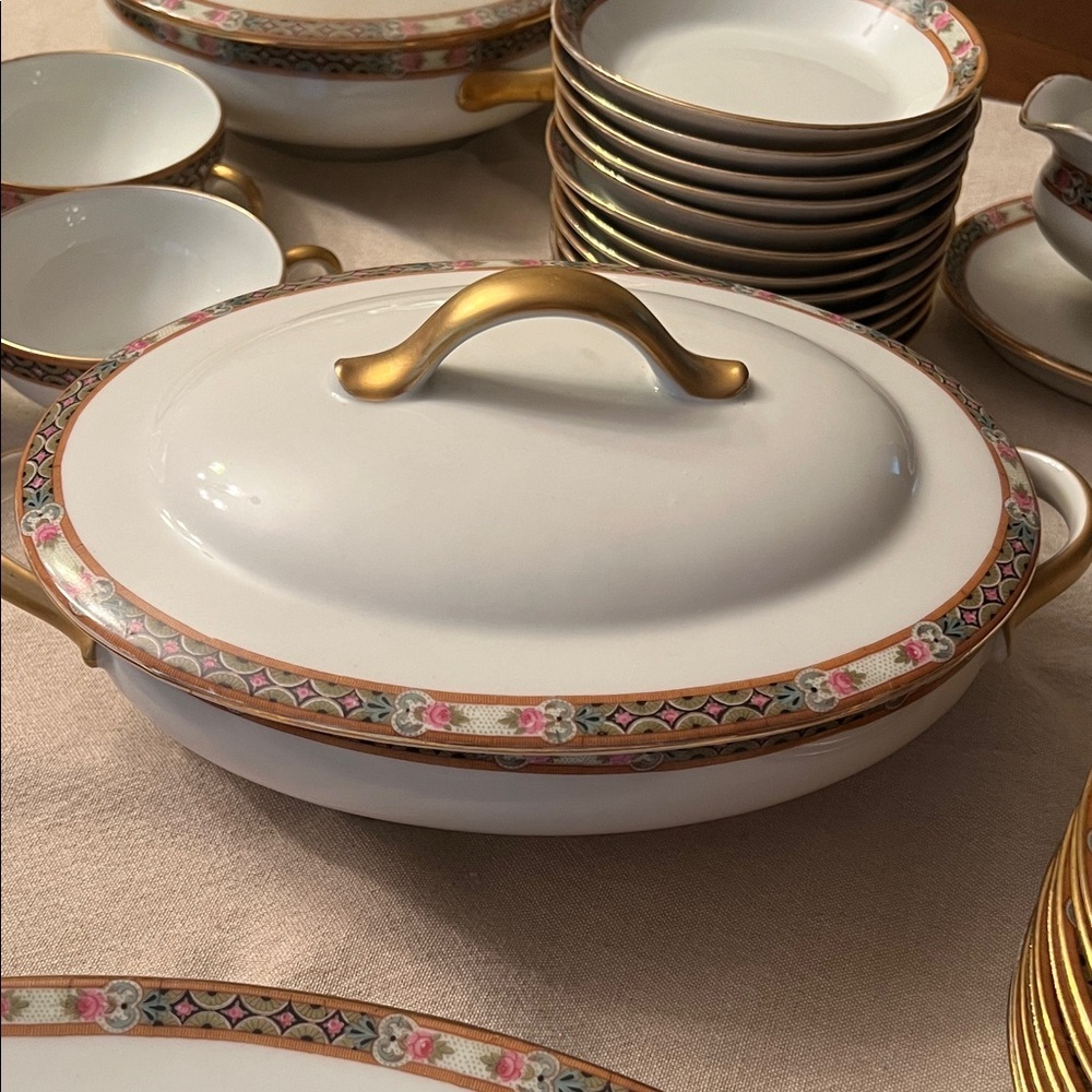 White Dinner Plate - Picture 5 of 10